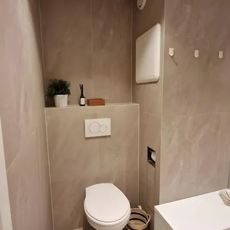 Cute In High Rise * Bergen