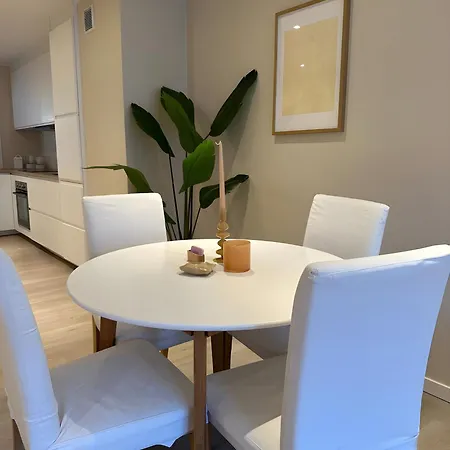 Cute In High Rise Apartamento Bergen